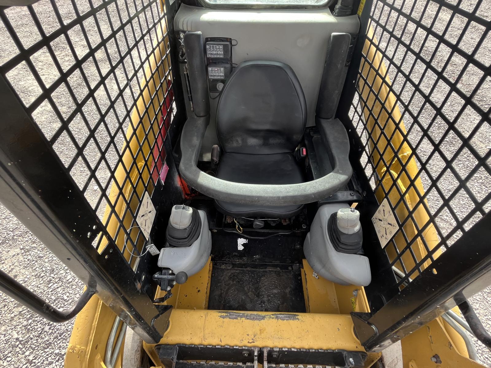 ./imagenes/INVOICE/2019/16885/MINICARGADOR CATERPILLAR 226B3 (17).JPG